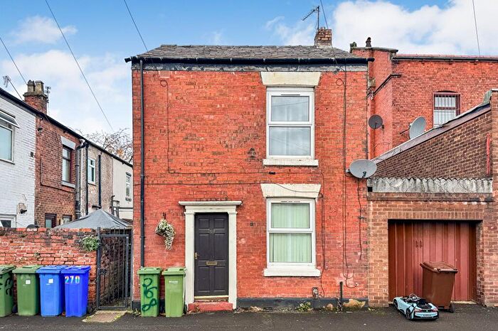 2 Bedroom Link Detached House For Sale In John Street West, Ashton-Under-Lyne, OL7
