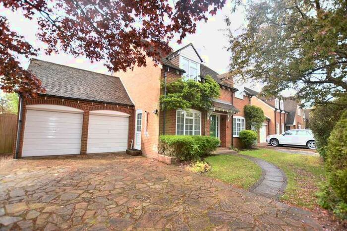 4 Bedroom Detached House To Rent In Oaks Road, Shiplake, Henley On Thames, RG9