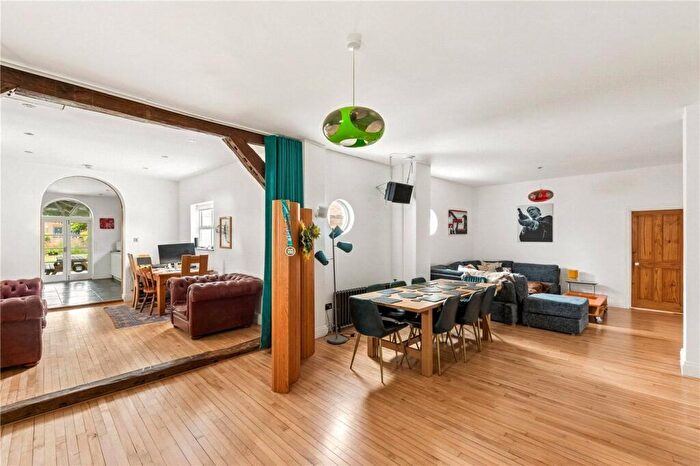 3 Bedroom Detached House To Rent In Barbauld Road, London, N16