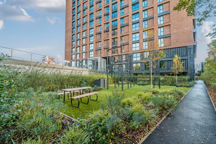 3 Bedroom Apartment To Rent In The Exchange Leeds, LS12