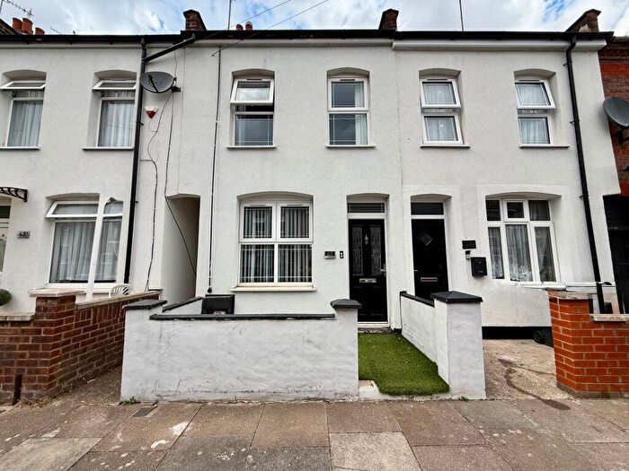 2 Bedroom Semi Detached House For Sale In Norman Road, Luton, LU3