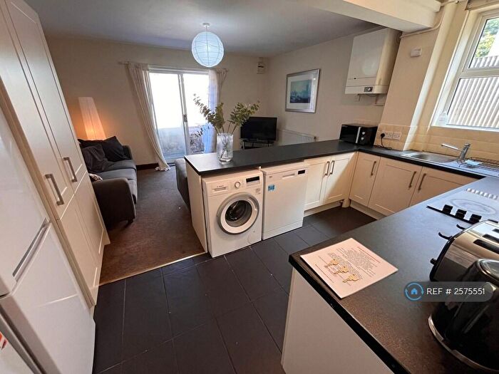 6 Bedroom Semi-Detached House To Rent In Wilton Avenue, Southampton, SO15