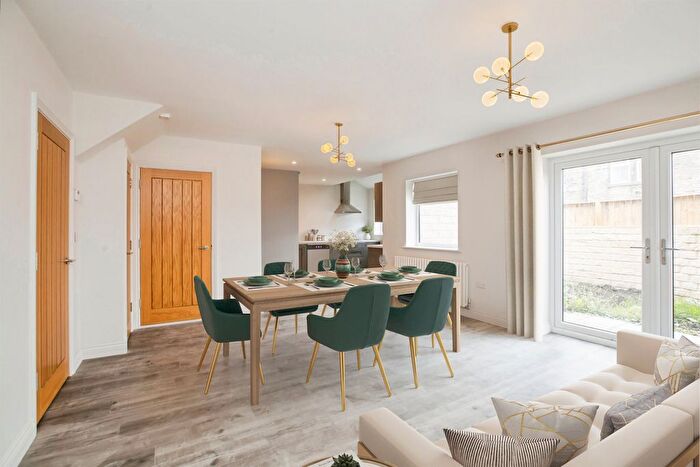 5 Bedroom Semi-Detached House For Sale In Mile Cross Road, Halifax, HX1