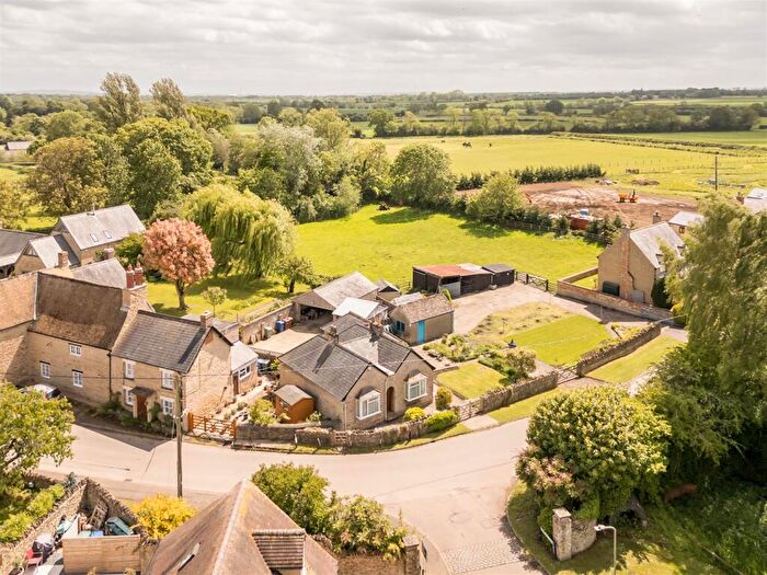 5 Bedroom Detached House For Sale In North Street, Fritwell, OX27
