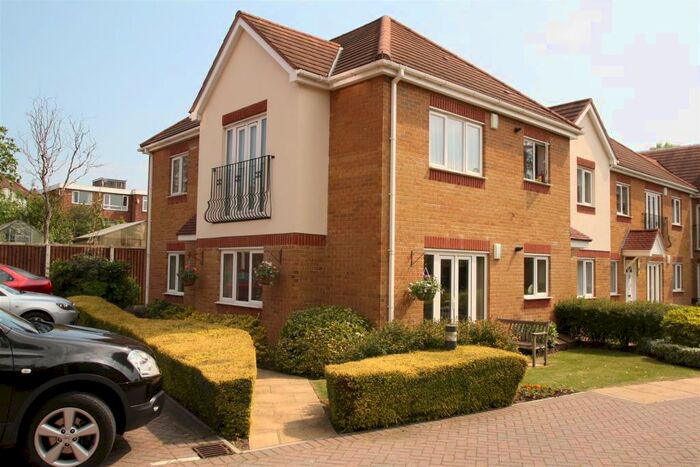 2 Bedroom Flat To Rent In Ashbourne Lodge, Hazelwood Lane, Palmers Green, London, N13