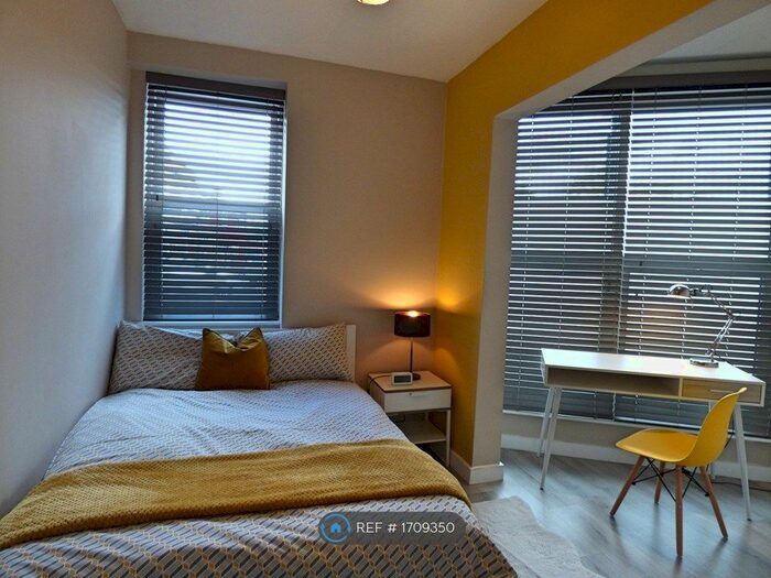 1 Bedroom Flat To Rent In Cavalier House, Stockport, SK2