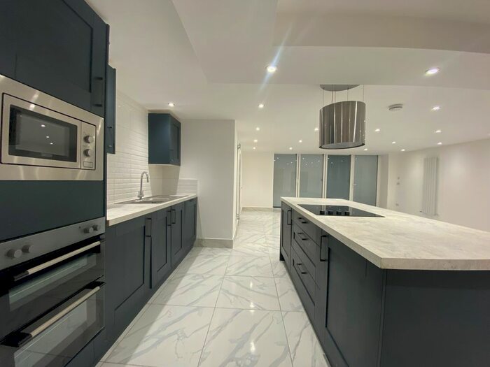 1 Bedroom Flat To Rent In North Street, Winkfield, Windsor SL4