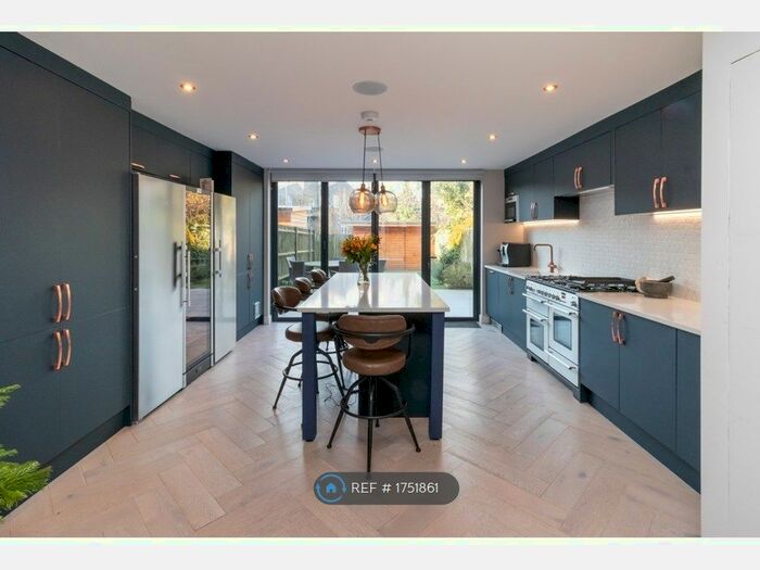 3 Bedroom Terraced House To Rent In Streamline Mews, London, SE22