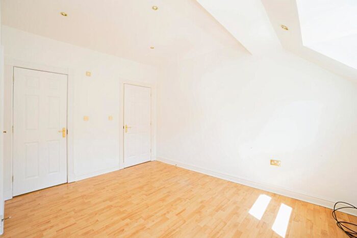 2 Bedroom Apartment To Rent In Livingston Drive, Liverpool, Merseyside, L17