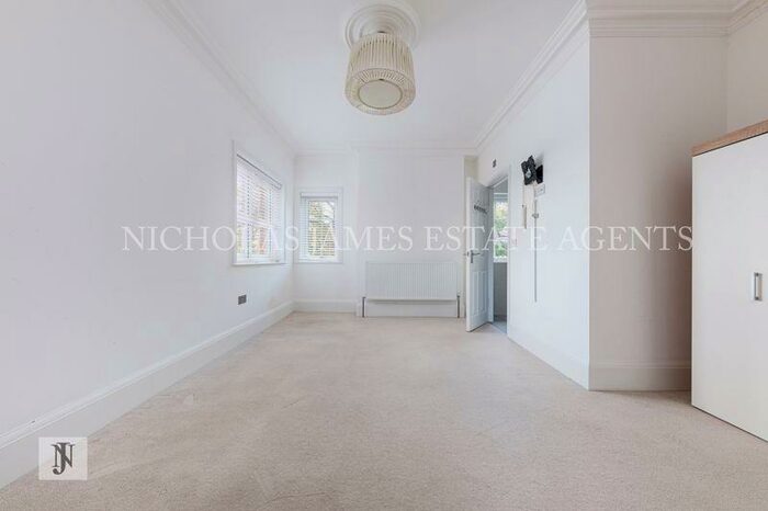 2 Bedroom Flat To Rent In Willenhall Lodge, Great North Road, New Barnet, EN5