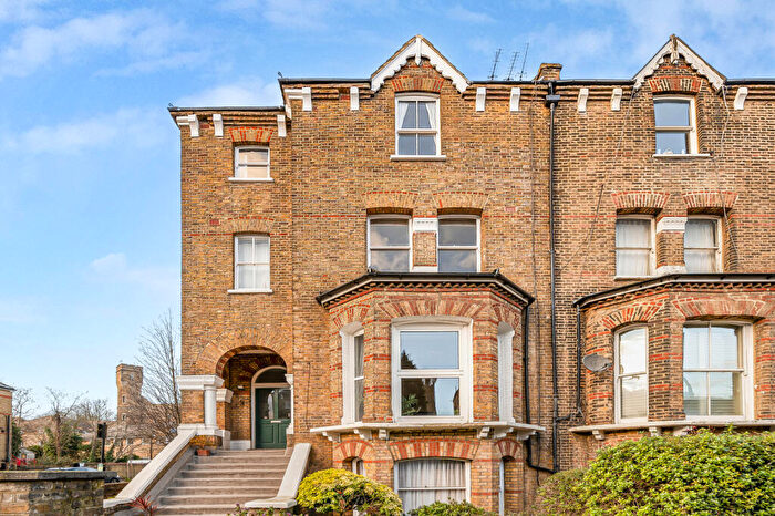 2 Bedroom Apartment For Sale In Lordship Park, London, N16