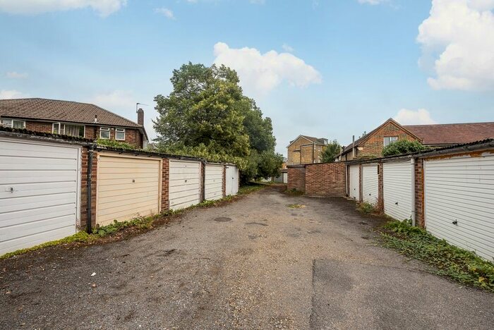 2 Bedroom Flat To Rent In Belvedere Close, Teddington, TW11