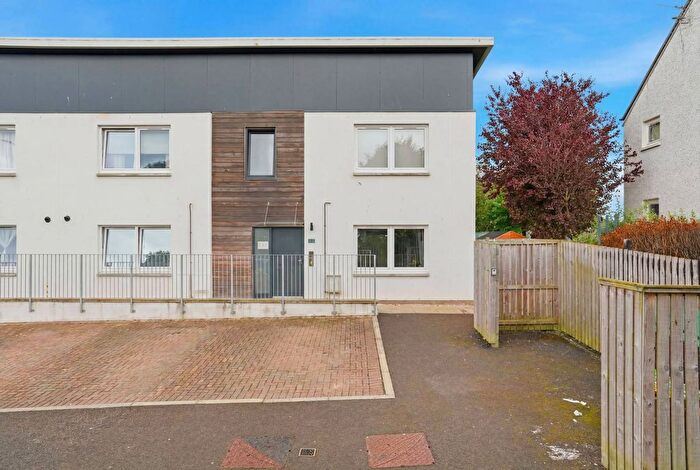 2 Bedroom Flat For Sale In West Pilton Place, Edinburgh, EH4