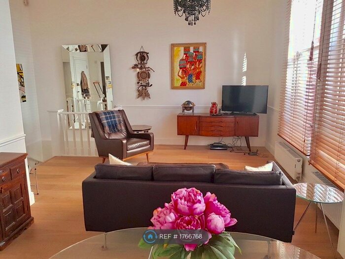 2 Bedroom Maisonette To Rent In York House, London, W1T