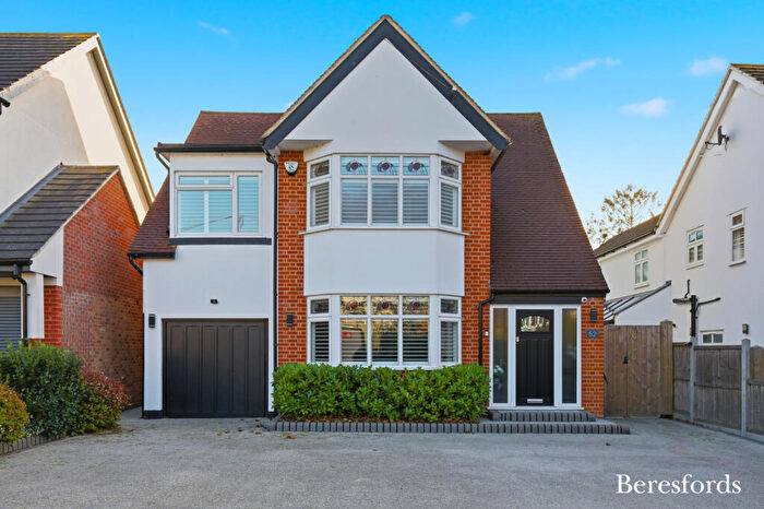 4 Bedroom Detached House For Sale In Potash Road, Billericay, CM11