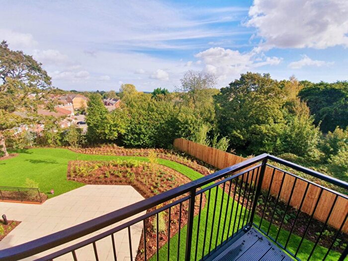 1 Bedroom Flat For Sale In Botley Road, Park Gate, Southampton, Hampshire, SO31