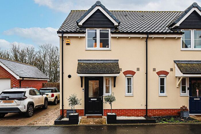 2 Bedroom Semi Detached House For Sale In Kiln Way, Southend-On-Sea, SS3