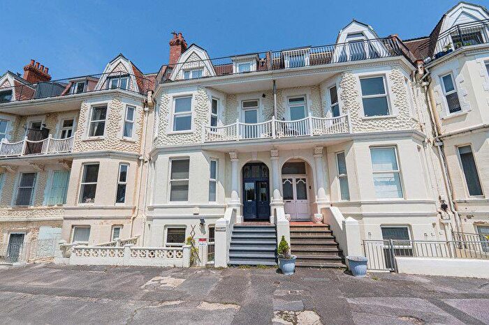 2 Bedroom Flat To Rent In Undercliff Road, Bournemouth, BH5