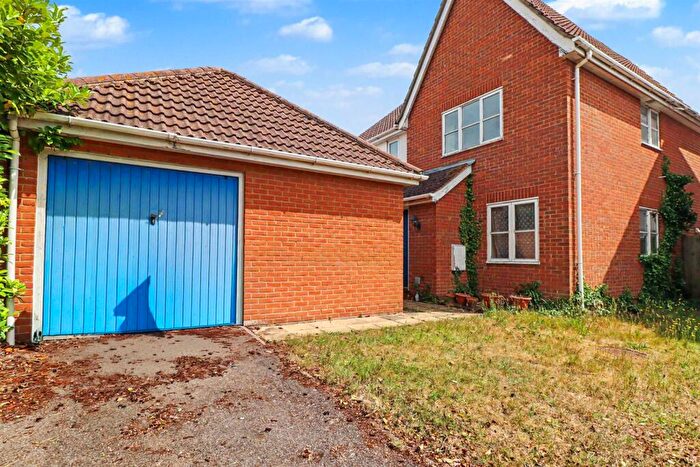 2 Bedroom Semi-Detached House For Sale In Heritage Way, Rochford, SS4