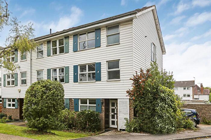 5 Bedroom End Of Terrace House For Sale In Berystede, Kingston Upon Thames, KT2