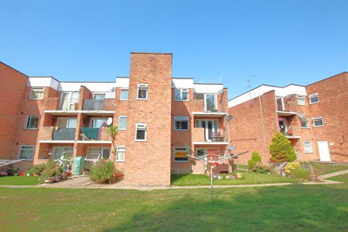 2 Bedroom Flat For Sale In Bracken Crescent, Bishopstoke, Eastleigh, SO50