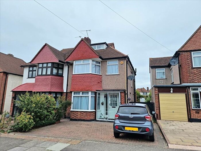 4 Bedroom Semi-Detached House For Sale In Daneswood Avenue, London, SE6