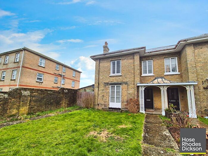 3 Bedroom Semi-Detached House To Rent In Carisbrooke Road, Newport, PO30
