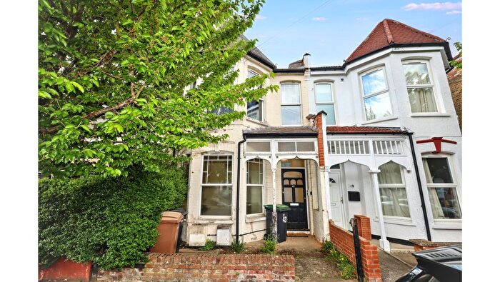 2 Bedroom Flat For Sale In A Arcadian Gardens, Wood Green, London, N22