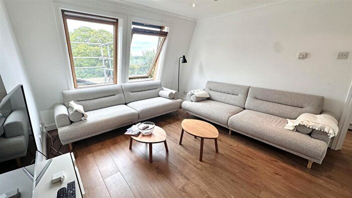 2 Bedroom Flat To Rent In Rosslyn Mews, Hampstead, London, NW3