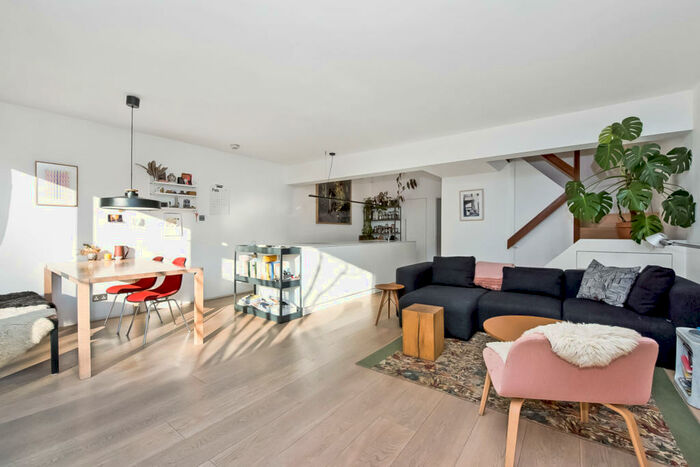 4 Bedroom House To Rent In Lings Coppice, West Dulwich, London, SE21