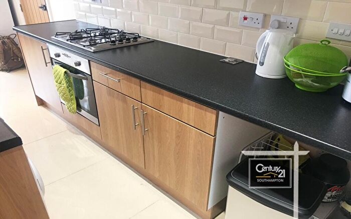1 Bedroom Flat To Rent In |Ref: |, Leigh Road, Eastleigh, SO50