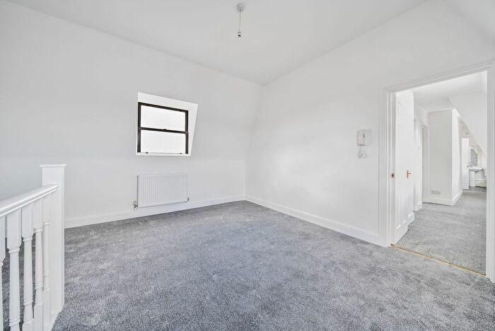 2 Bedroom Flat To Rent In Heber Road, London, SE22