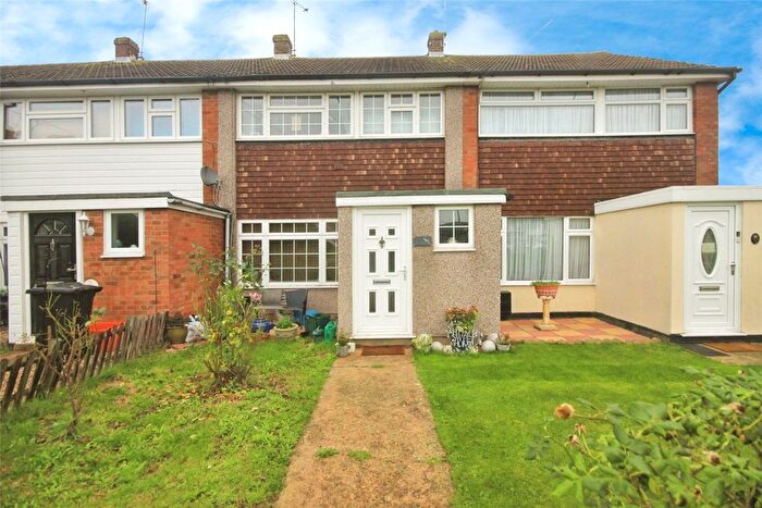 3 Bedroom Terraced House For Sale In Alicia Avenue, Wickford, Essex, SS11