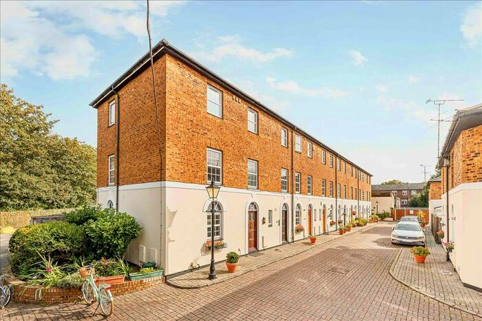 1 Bedroom Flat To Rent In Copenhagen Gardens, Chiswick, London, W4