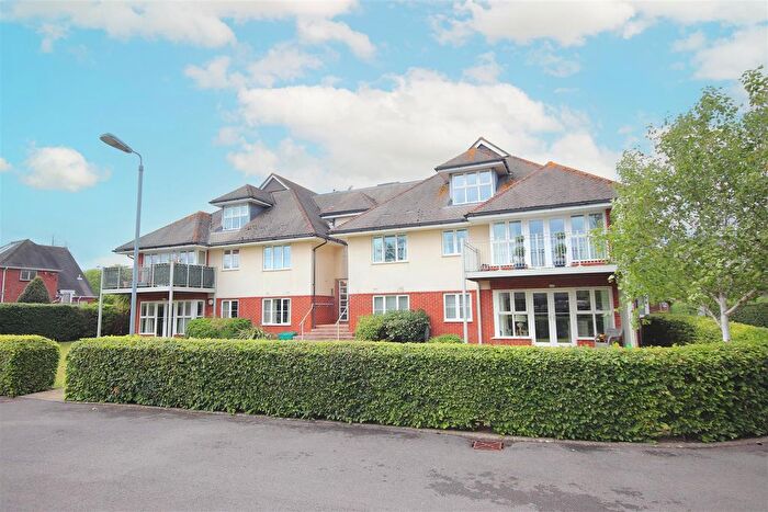 2 Bedroom Flat To Rent In Avenue Road, Lymington, SO41
