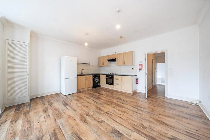 2 Bedroom Apartment For Sale In Brewster Road, London, E10