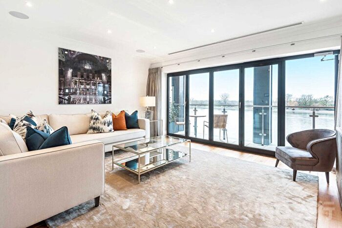 3 Bedroom Terraced House For Sale In Rainville Road, Fulham, W6