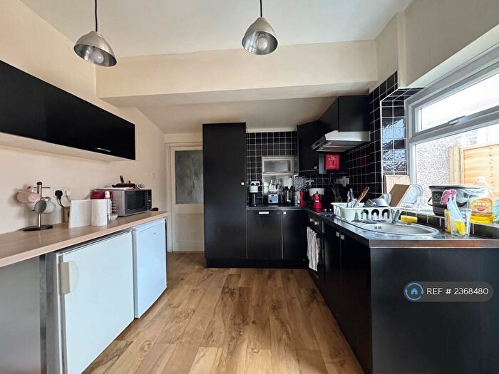 5 Bedroom End Of Terrace House To Rent In Bed Student House, Bristol, BS7