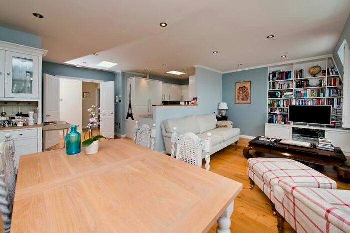 2 Bedroom Flat To Rent In Sinclair Road, London, W14