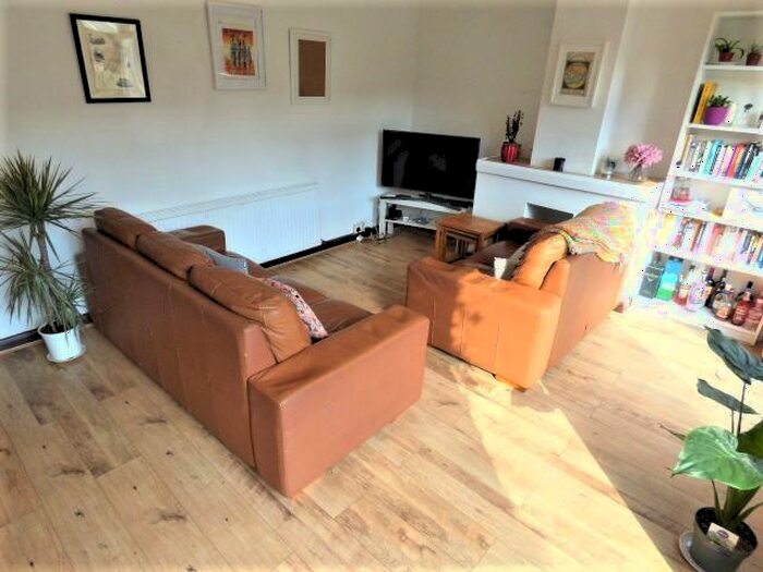 3 Bedroom Terraced House To Rent In Tredegar Road, Bow, London, E3