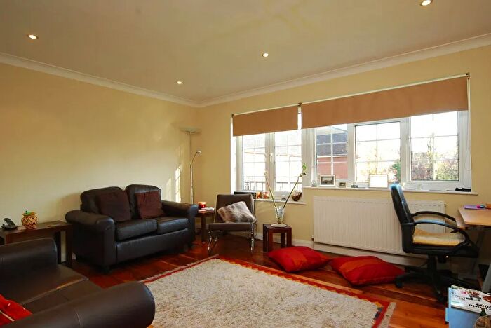 2 Bedroom Flat To Rent In The Mall, Ealing, W5