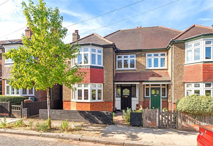 3 Bedroom Semi-Detached House For Sale In Dovedale Road, London, SE22