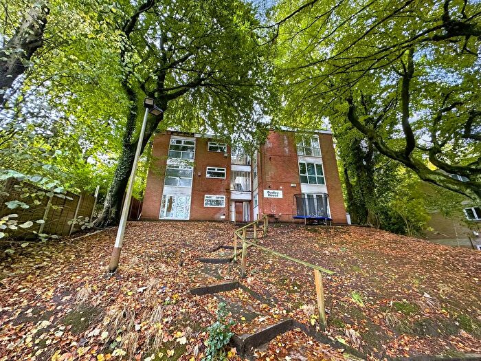 3 Bedroom Flat For Sale In Prestwich Park Road South, Prestwich, M25