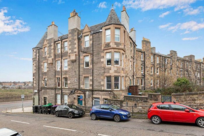 2 Bedroom Flat For Sale In / Parsons Green Terrace, Meadowbank, Edinburgh, EH8