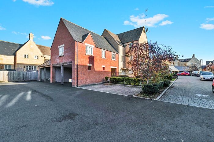 2 Bedroom Flat To Rent In Cross Close, Cirencester, Gloucestershire, GL7