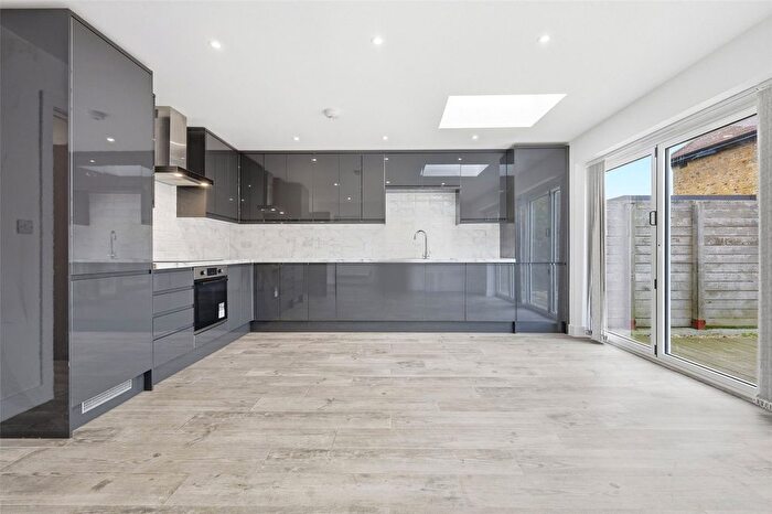 3 Bedroom Detached House To Rent In Highcombe, London, SE7