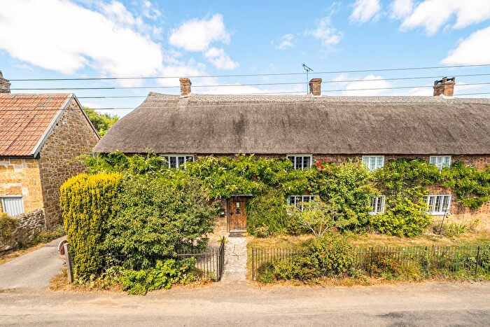 2 Bedroom Detached House For Sale In Broadway, Ilminster, TA19