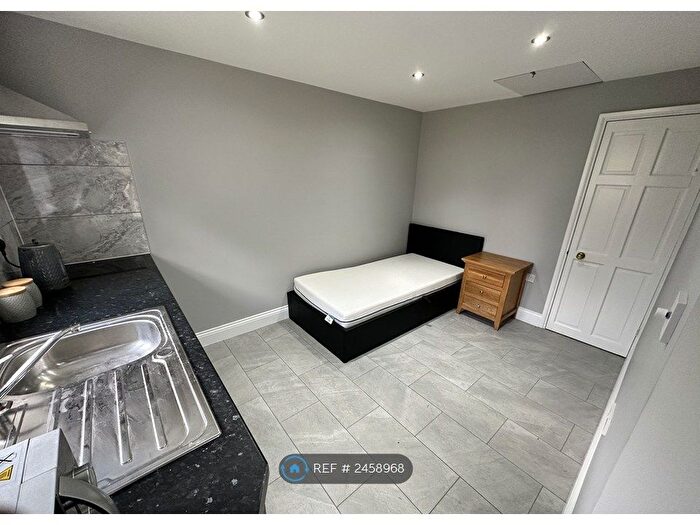 Studio To Rent In Church Road, Hayes, UB3