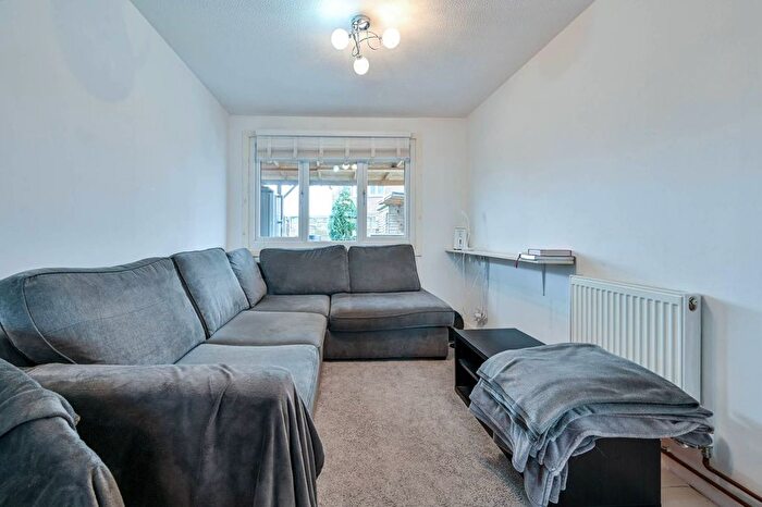 3 Bedroom Flat To Rent In Guildford, Surrey, Guildford, GU1