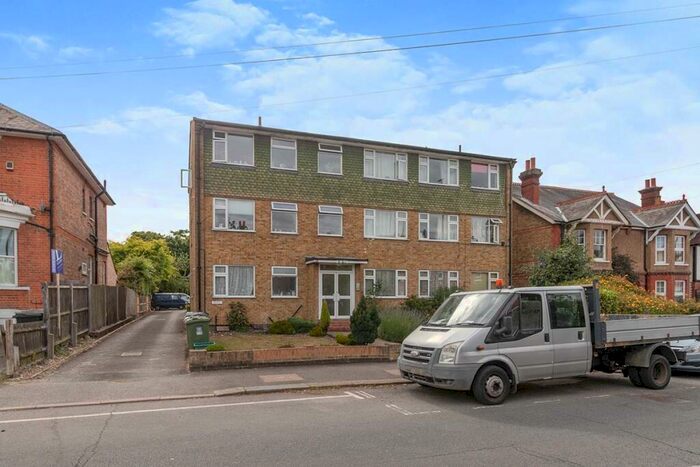 1 Bedroom Flat To Rent In Temple Road, Epsom, Surrey, KT19